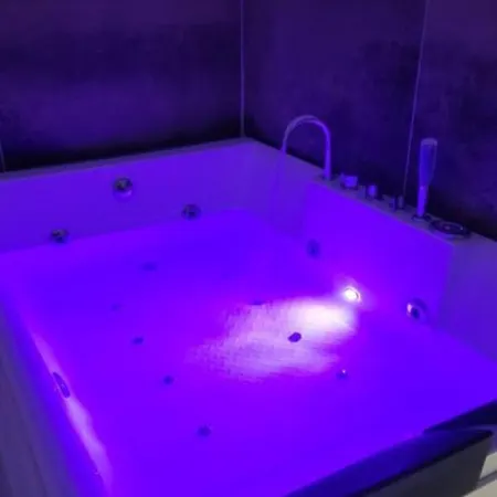Giuliano Jacuzzi Love hôtel Catane
